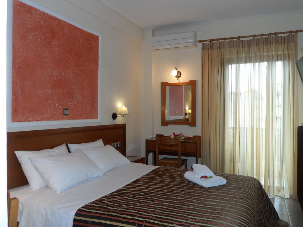 Hotel Prigipikon Suites And Sofites Loutra Ipatis Exterior photo