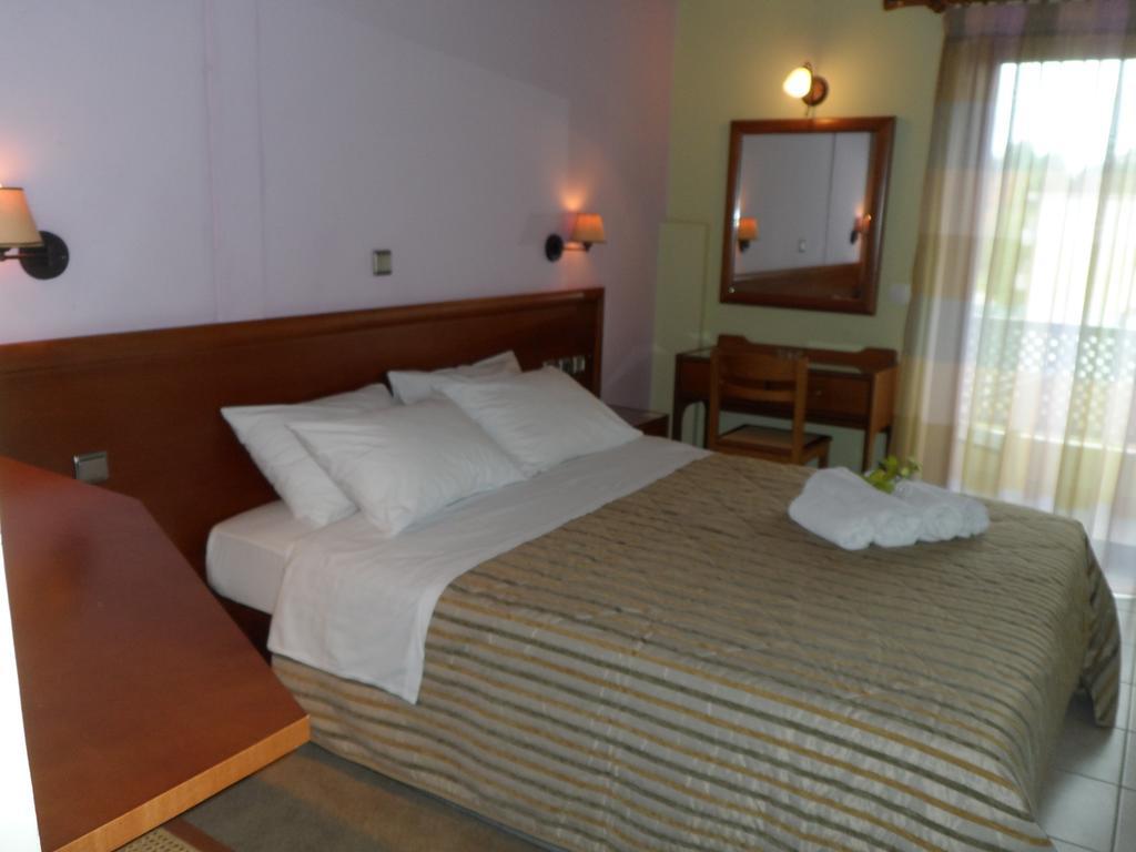 Hotel Prigipikon Suites And Sofites Loutra Ipatis Room photo