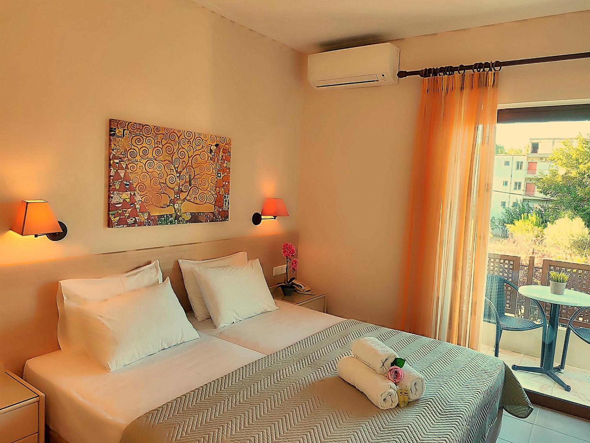 Hotel Prigipikon Suites And Sofites Loutra Ipatis Exterior photo